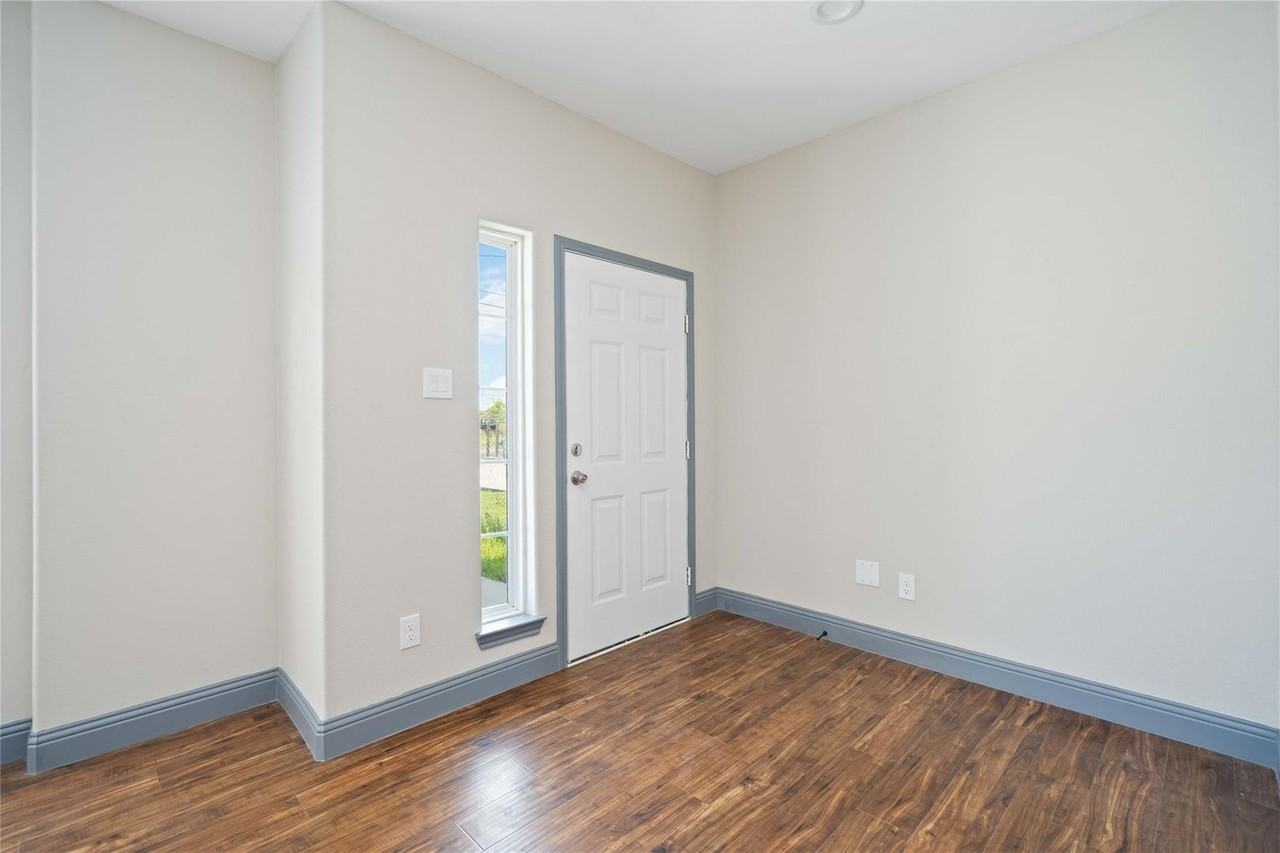 4506 Mayflower St #B - Photo 2 of 23