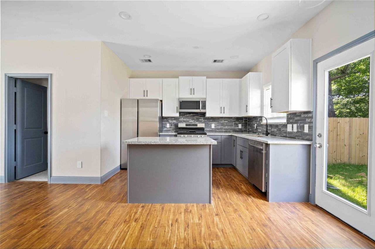 4506 Mayflower St #B - Photo 6 of 23