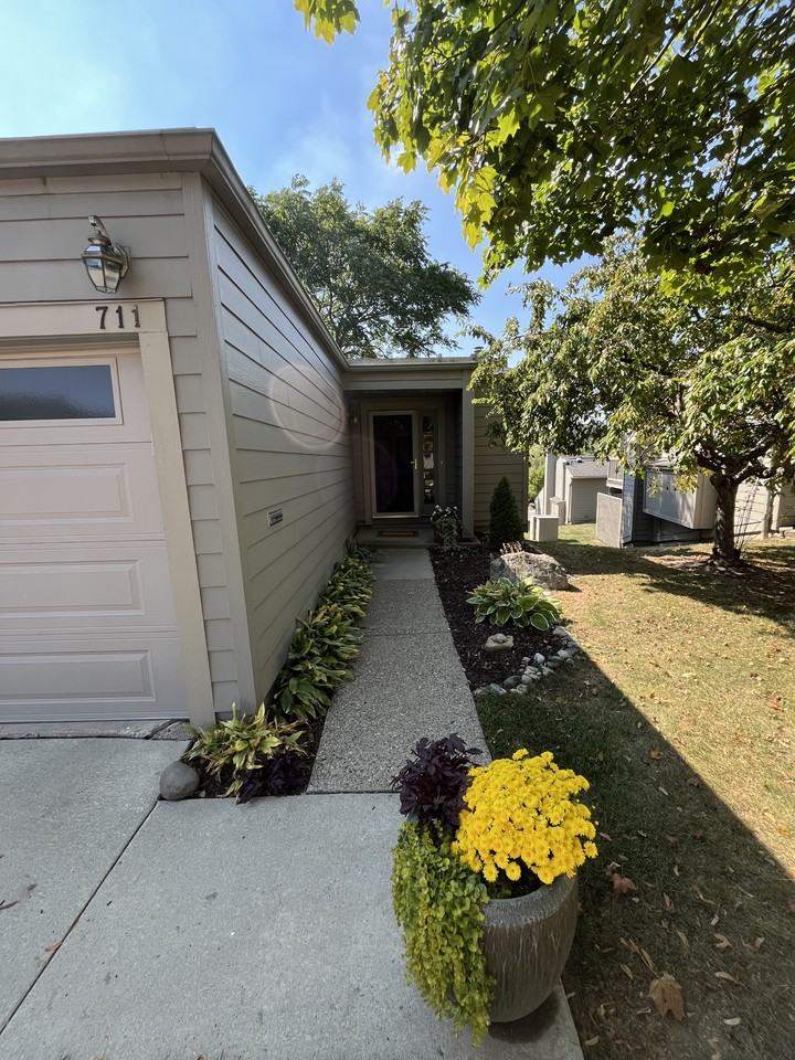 711 Skynob Dr #711 - Photo 3 of 32