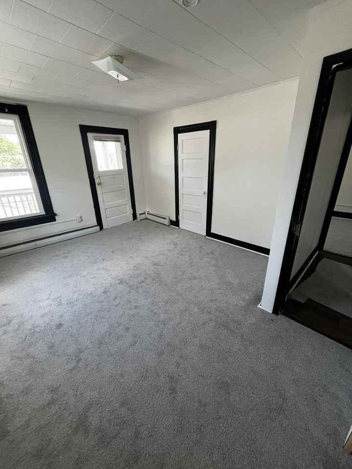 934 Sanderson Ave #E - Photo 3 of 11