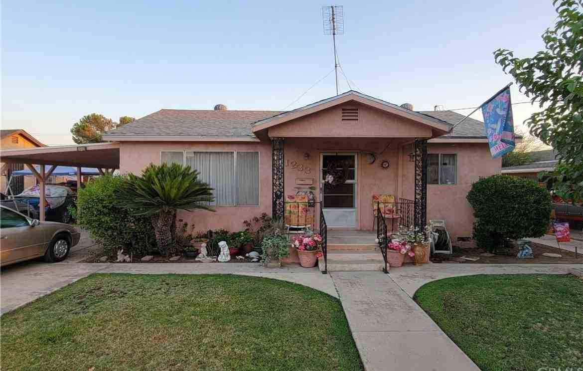 1233 Mark St #NA - Photo 3 of 3