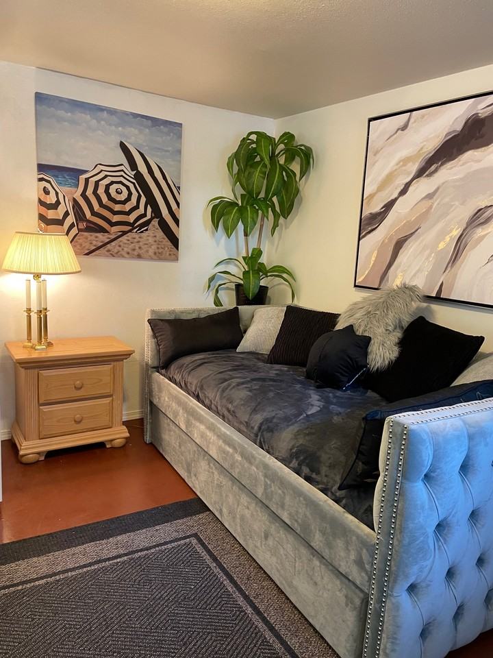 10609 44th Ave E - Photo 3 of 9