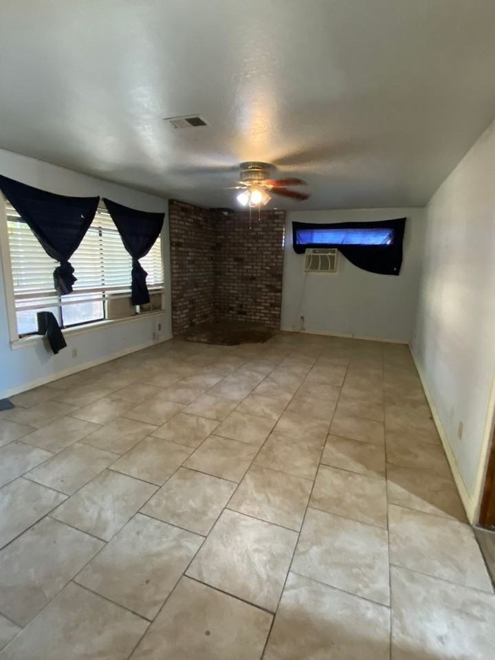 1857 Crestwood Cir - Photo 4 of 8