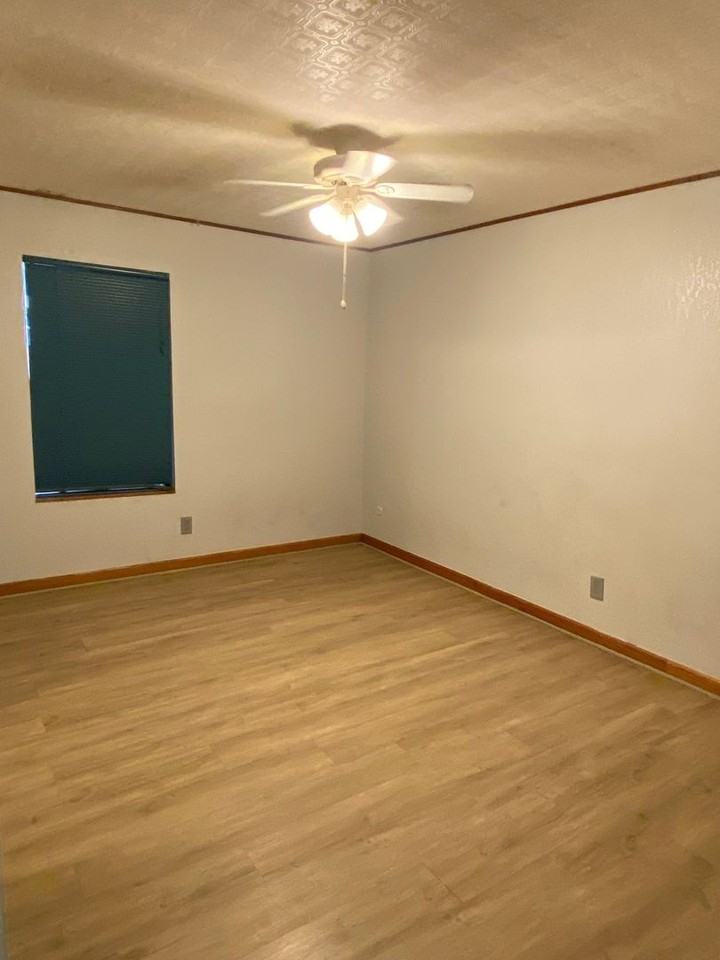 1857 Crestwood Cir - Photo 6 of 8