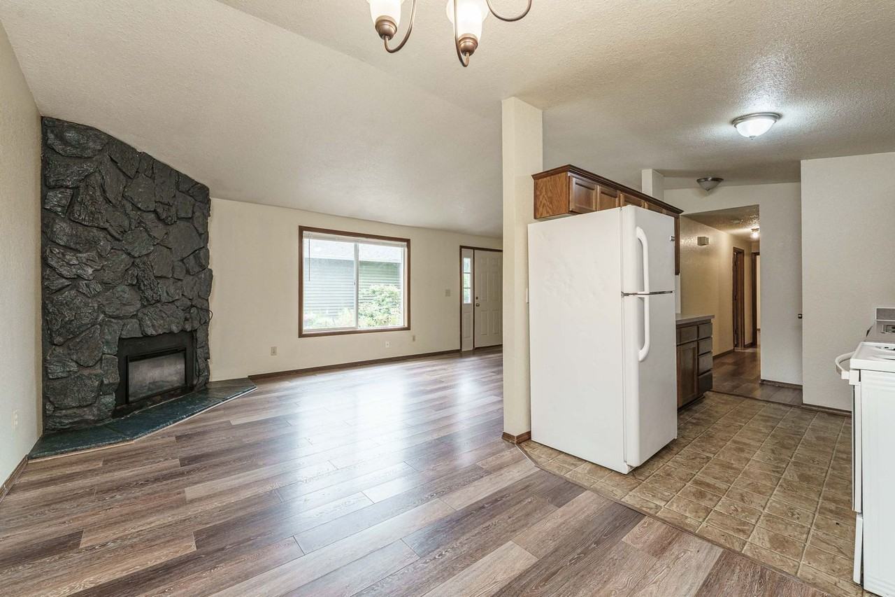 4918 Plomondon St - Photo 5 of 34