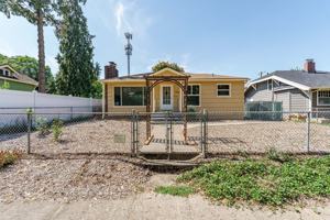 featured image of 2006 Thompson Ave