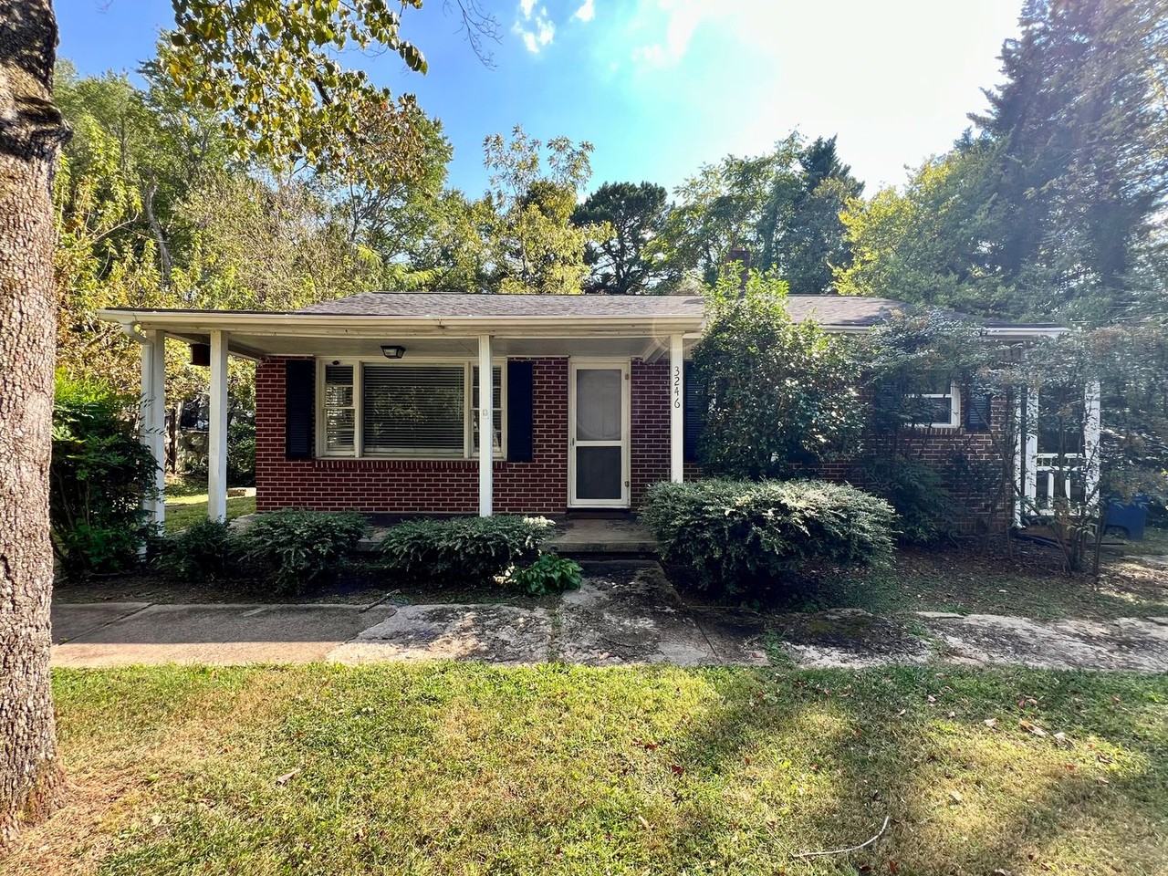 3246 Arlington Dr - Photo 2 of 23