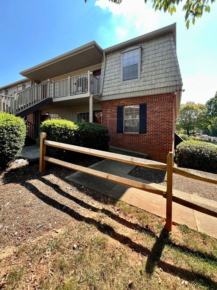 3818 Country Club Rd Apt A - Photo 2 of 20