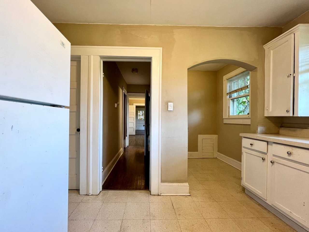 120 S Poplar St - Photo 6 of 24