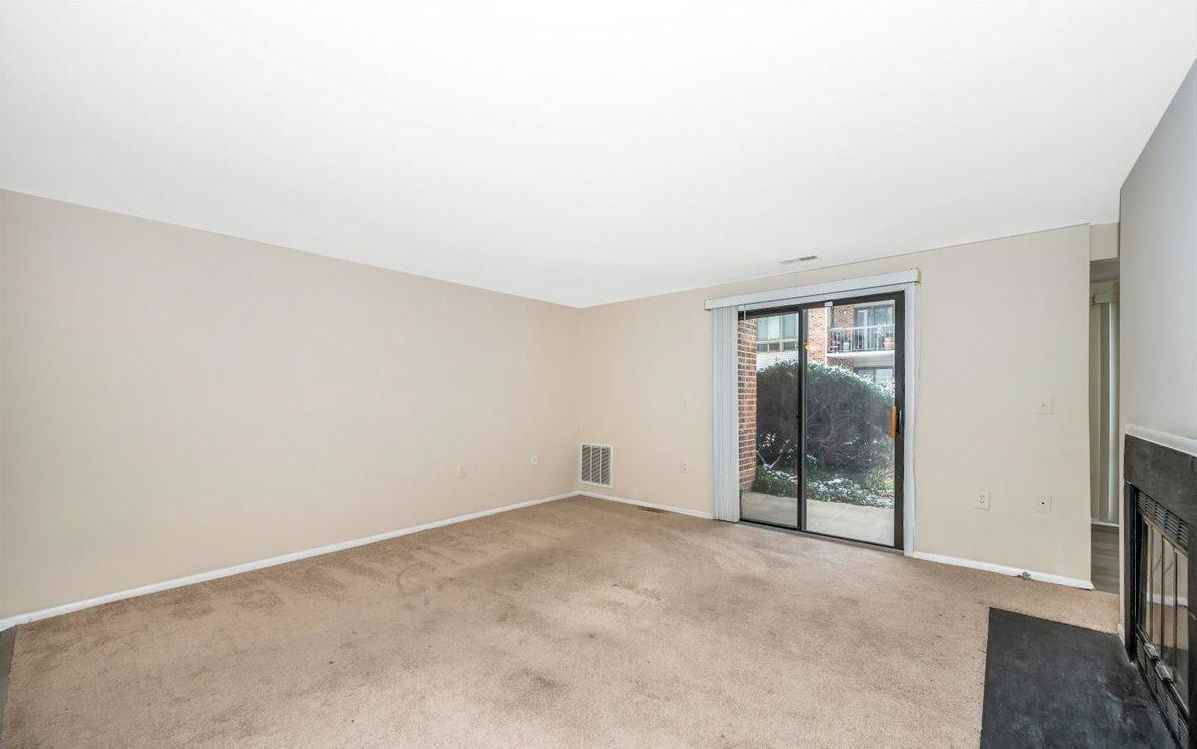 18131 Chalet Dr - Photo 4 of 26