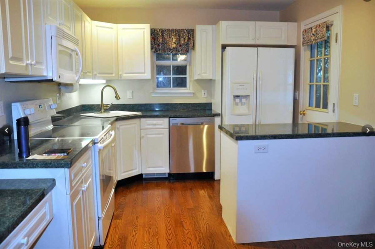 23 Deer Tree Ln - Photo 3 of 5