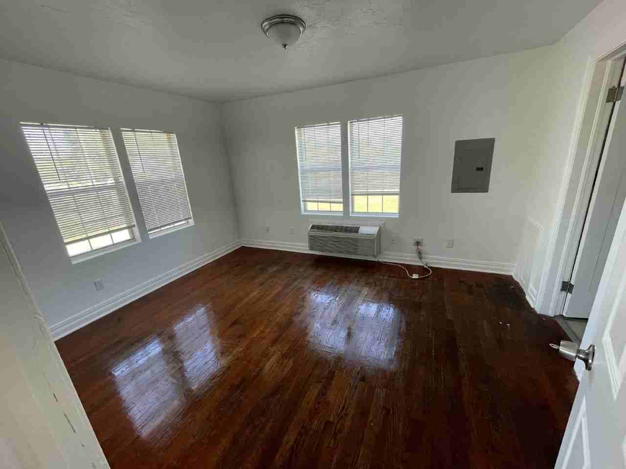 1800 1/2 Exchange Ave - Photo 7 of 10