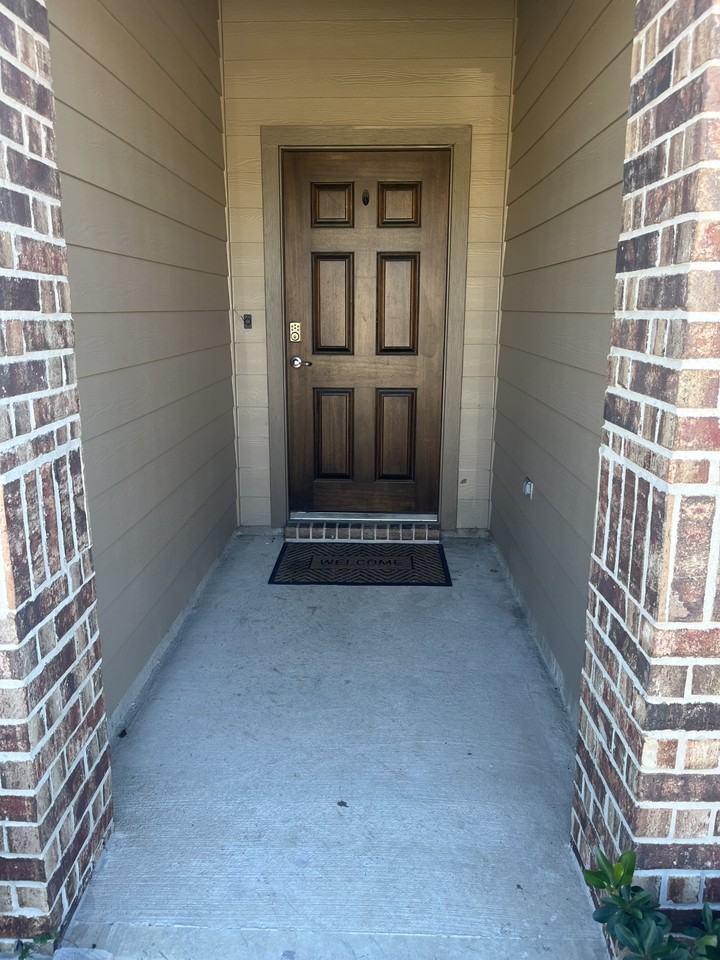 21111 Albany Landing Ln #NA - Photo 2 of 9