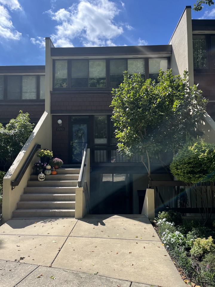 2208 S Quincy St #2208 - Photo 2 of 21