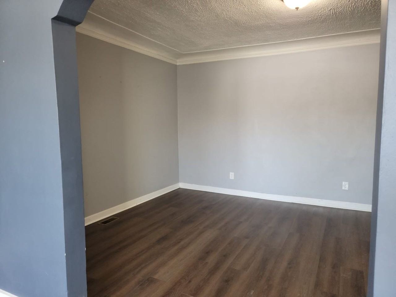 22643 Van Dyke Ave - Photo 2 of 12