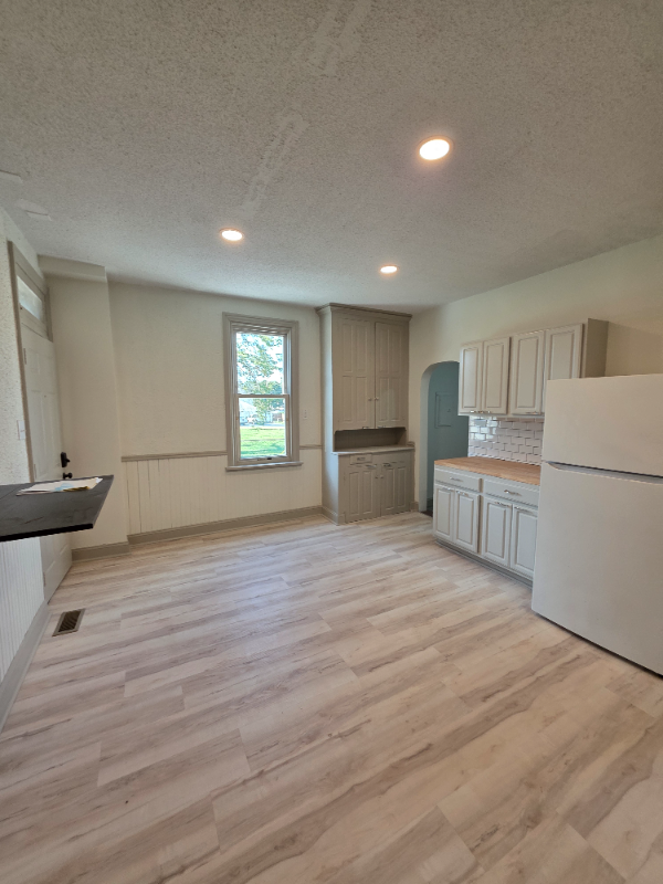 474 2nd St - Photo 2 of 17