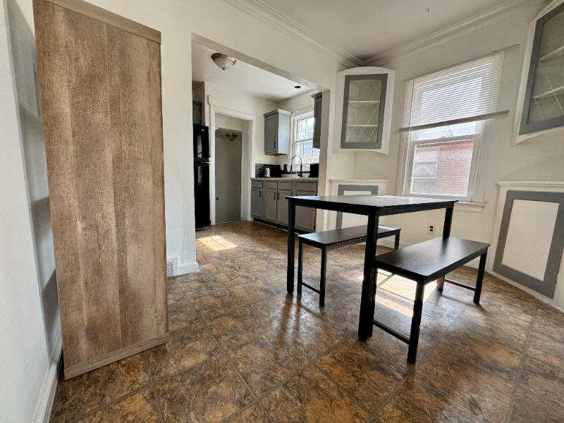 5284 Devonshire Rd - Photo 5 of 8