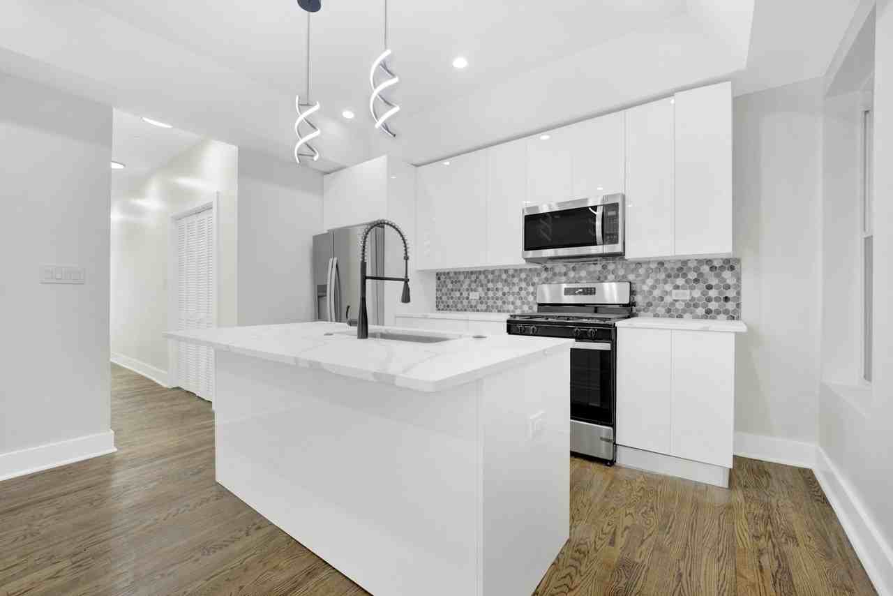 4927 South Prairie Avenue, Unit 1S - Photo 3 of 16