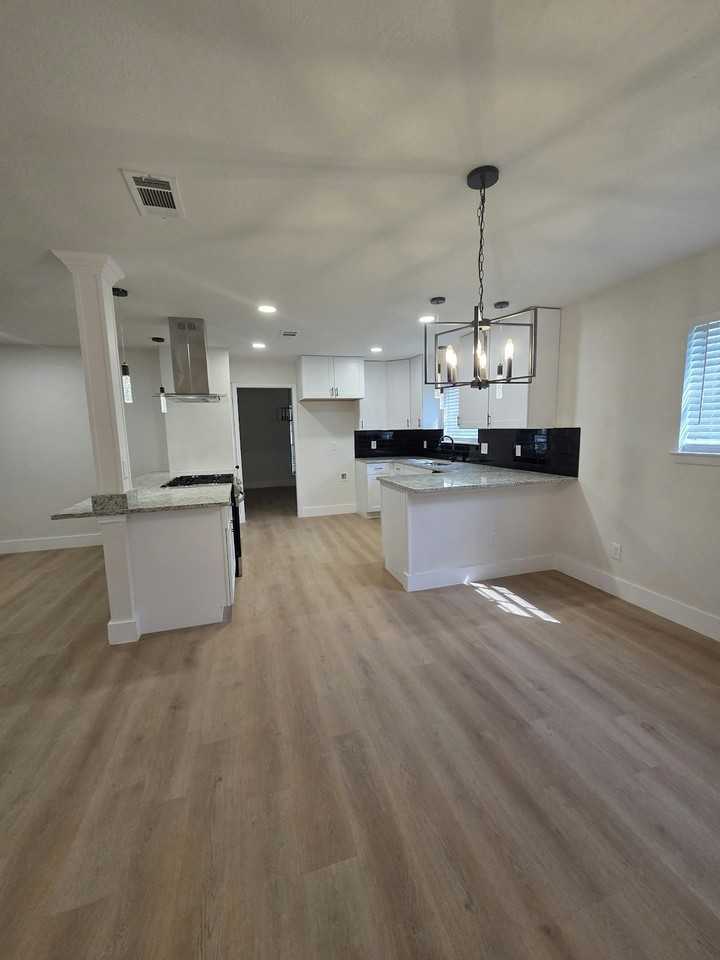 6400 Buena Vista Drive - Photo 2 of 12