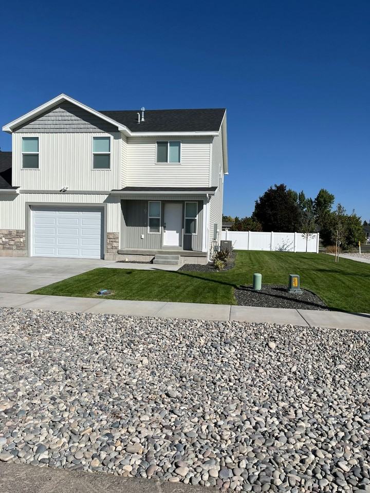 3261 Reynard Ln - Photo 2 of 19