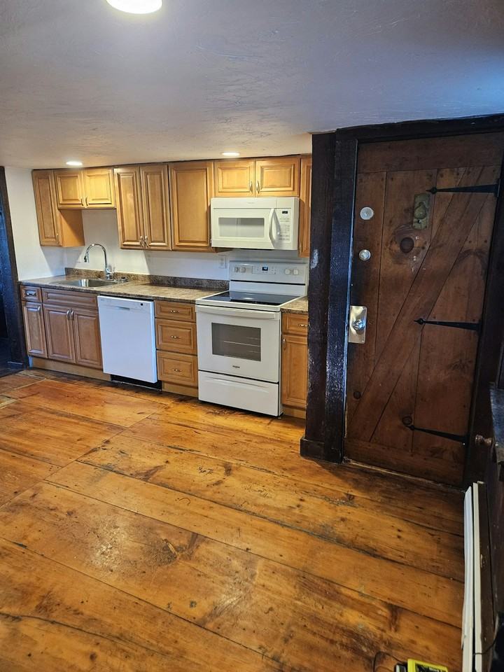 81 Oak St, Unit 1 - Photo 6 of 14