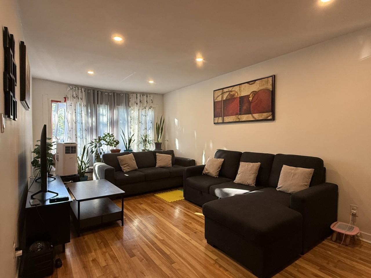 2365 Rue Frenette - Photo 2 of 9