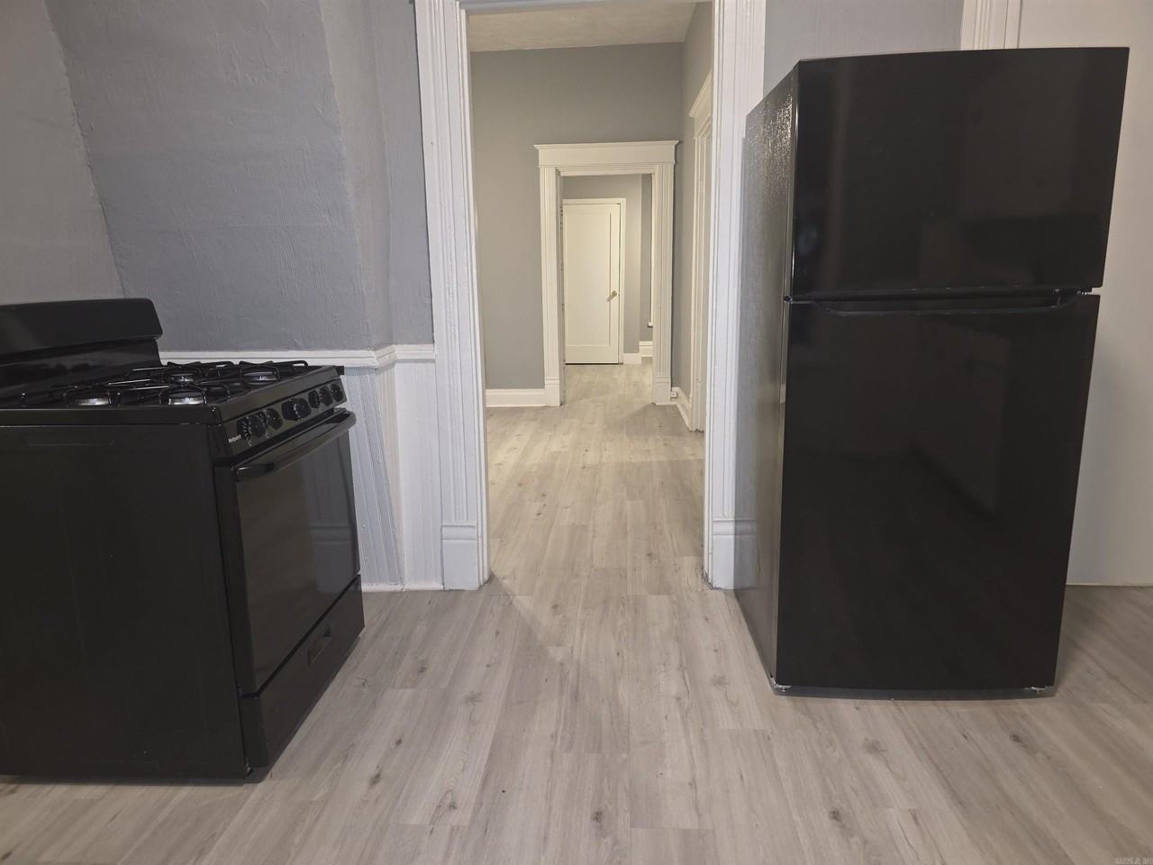 1300 W 10th St - Photo 3 of 15