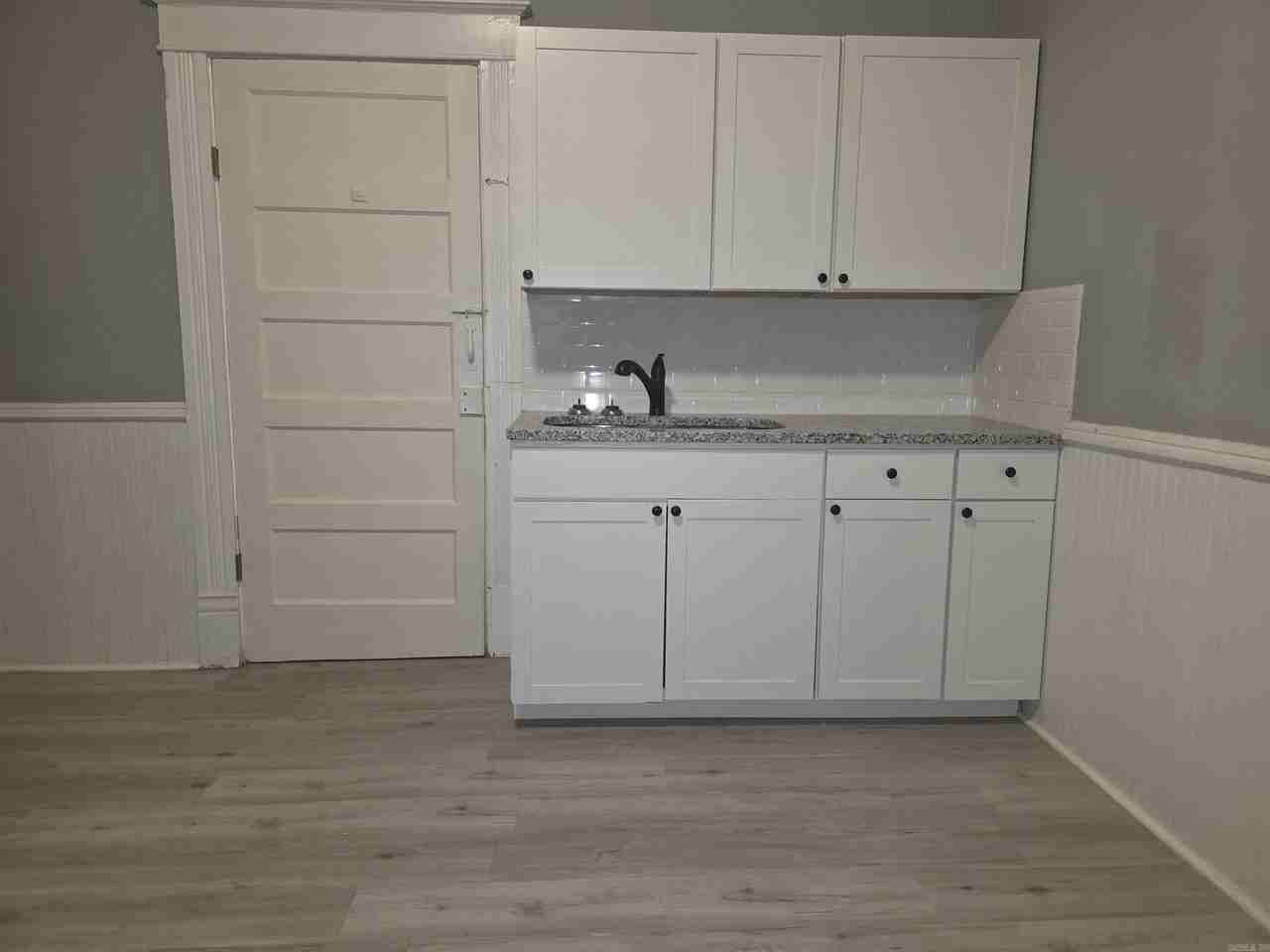 1300 W 10th St - Photo 4 of 15