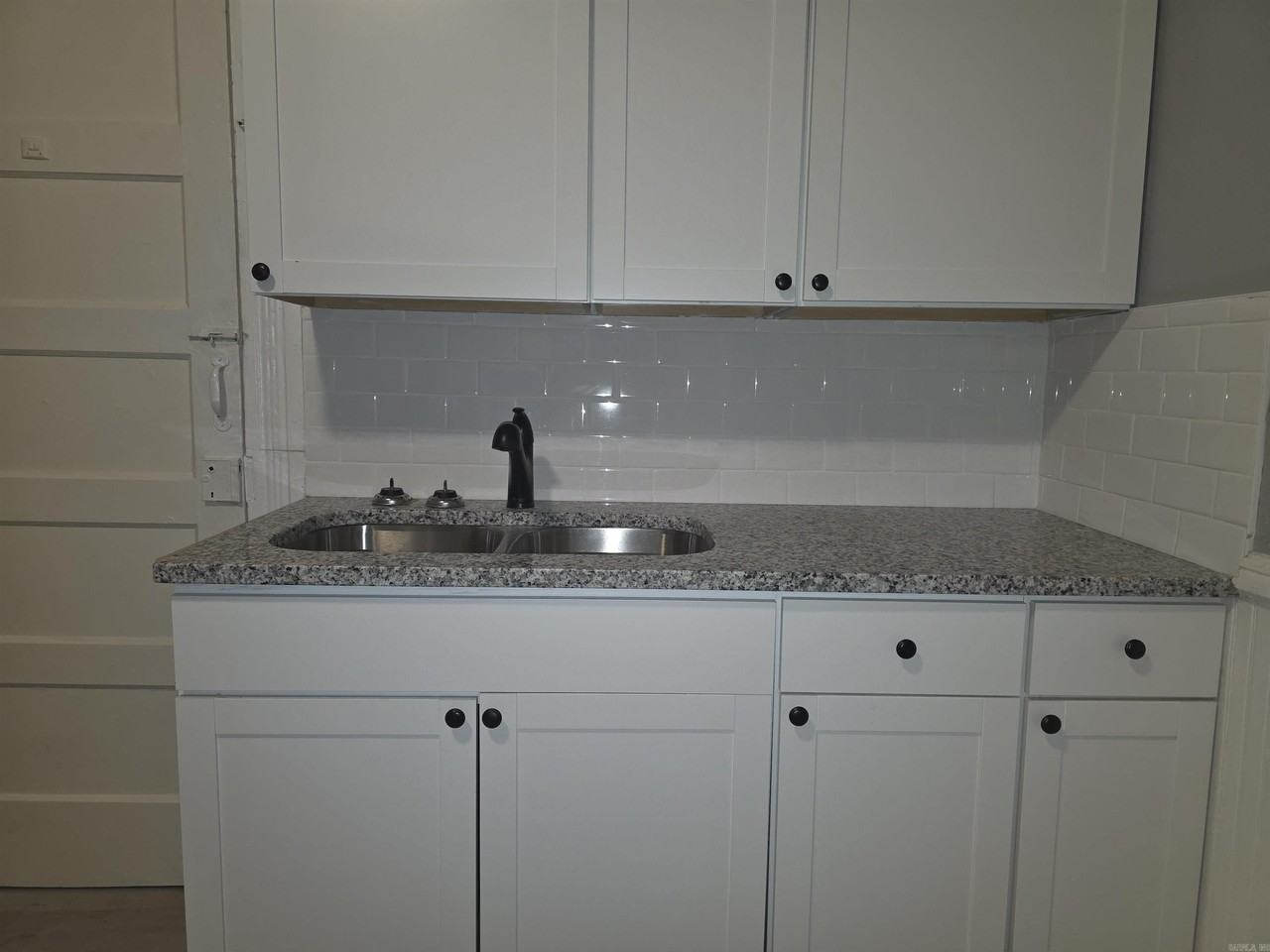 1300 W 10th St - Photo 5 of 15