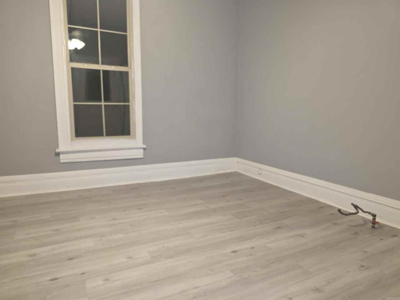 1300 W 10th St - Photo 7 of 15