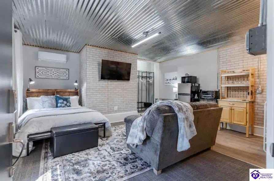 404 North Washington Street - Photo 4 of 11