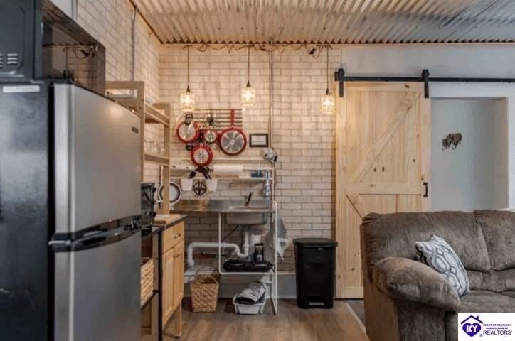 404 North Washington Street - Photo 5 of 11