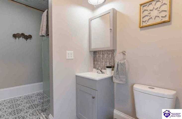 404 North Washington Street - Photo 7 of 11