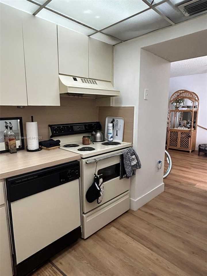 8261 Sw 128th St #206 - Photo 4 of 11