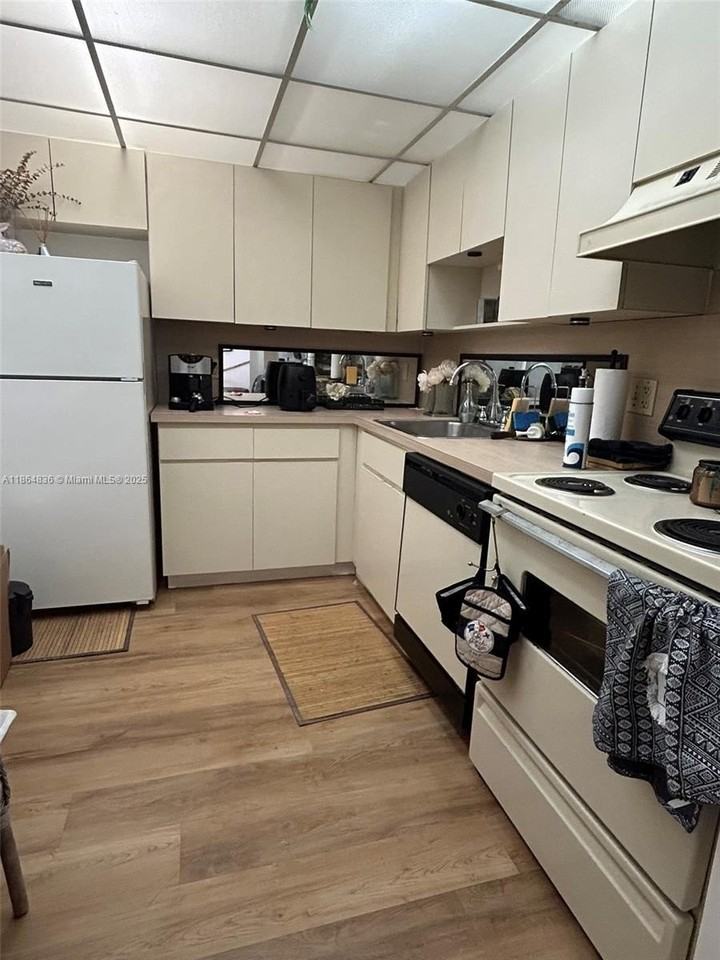 8261 Sw 128th St #206 - Photo 6 of 11