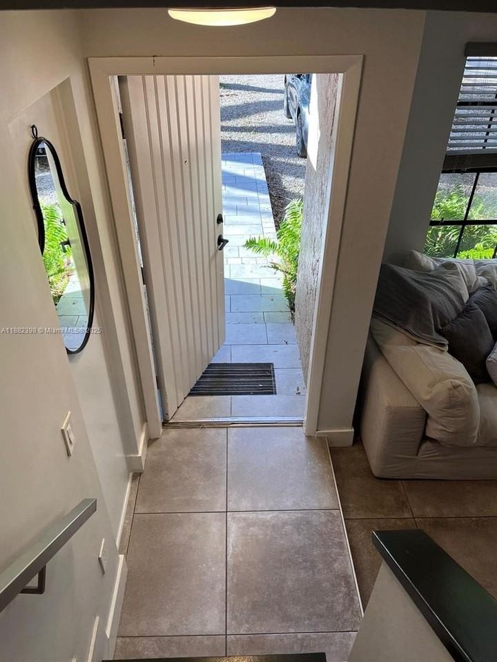 2565 Ne 182nd St #0 - Photo 2 of 20