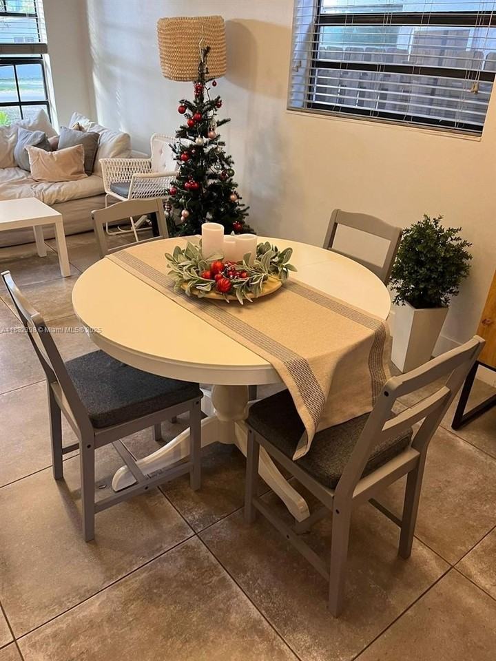 2565 Ne 182nd St #0 - Photo 5 of 20