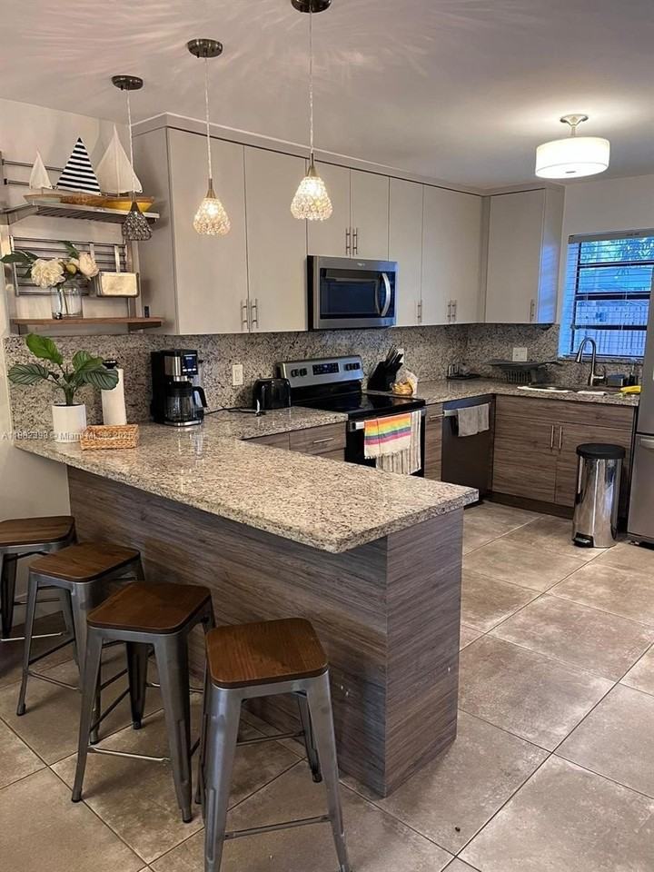 2565 Ne 182nd St #0 - Photo 6 of 20