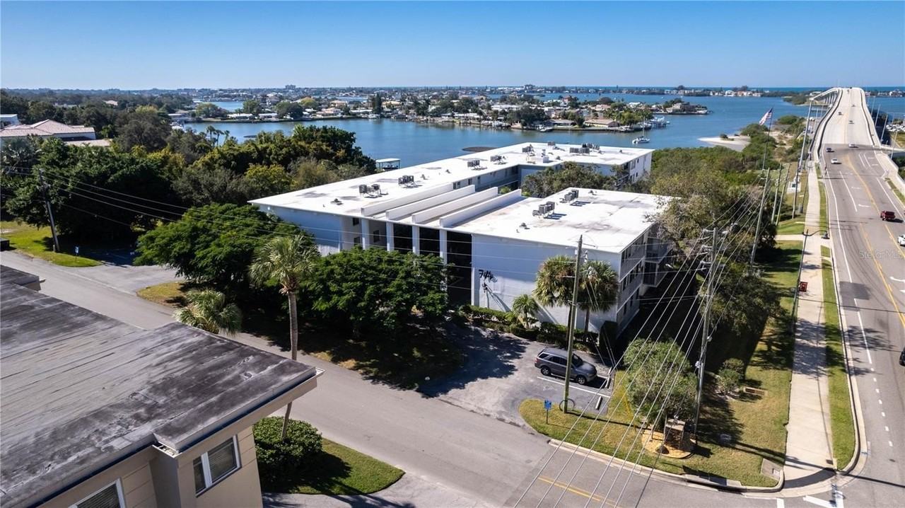 2950 West Bay Drive #B6