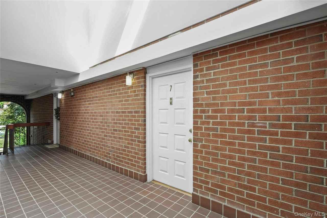 55 N Broadway #3-7 - Photo 2 of 15