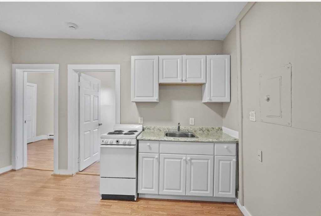 24 Charlton Street #11 - Photo 4 of 10