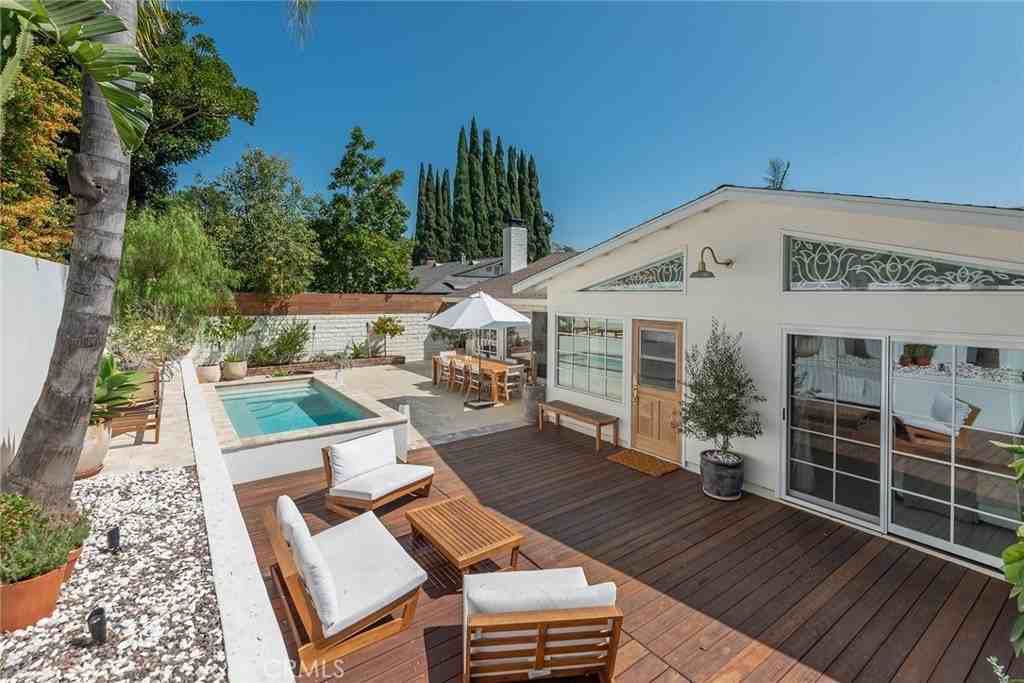 2043 Panamint Dr - Photo 2 of 30