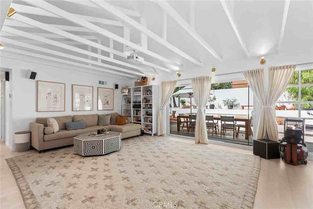 2043 Panamint Dr - Photo 6 of 30