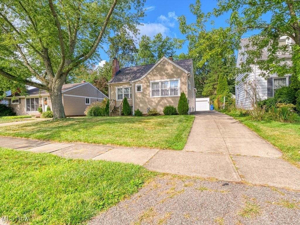 570 Juneway Drive - Photo 2 of 36