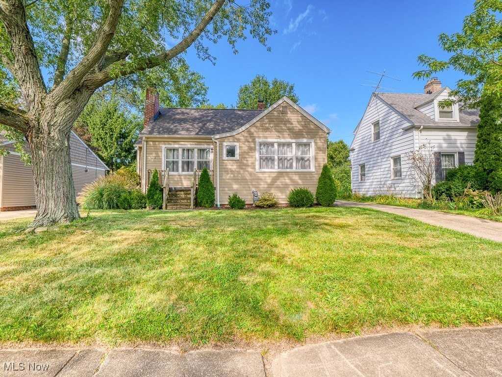 570 Juneway Drive - Photo 3 of 36