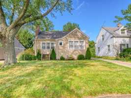 featured image of 570 Juneway Dr