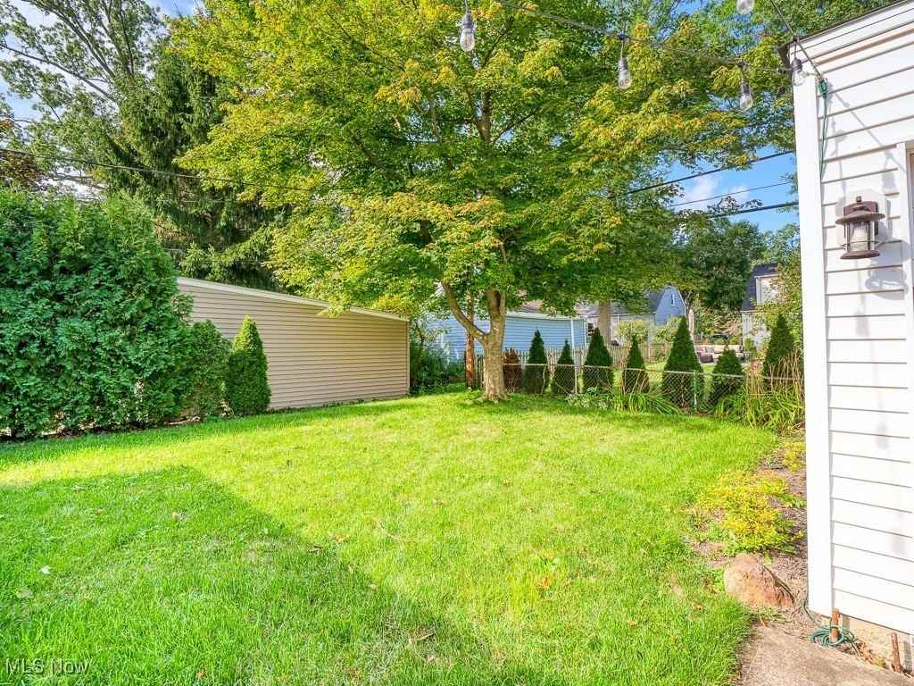 570 Juneway Drive - Photo 6 of 36