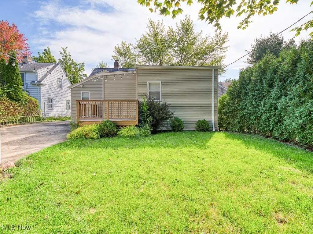 570 Juneway Drive - Photo 7 of 36