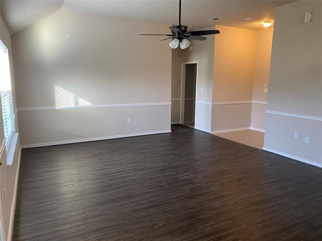 622 Brenna Rd - Photo 5 of 9