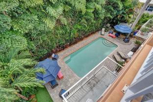 624 Ne 29th Dr #D - Photo 1 of 1